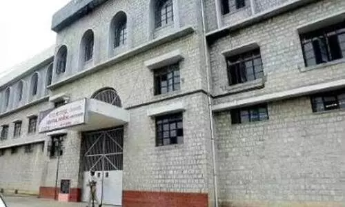 പ​ര​പ്പ​ന ജ​യി​ലി​ൽ ഫോ​ണും ടി.​വി​യും; അ​​ന്തേ​വാ​സി​ക​ൾ​ക്ക് സു​ഖ​വാ​സം