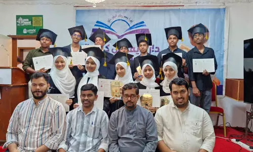 മ​ദ്റ​സ പി.​ടി.​എ മീ​റ്റി​ങ്ങും വി​ജ​യി​ക​ൾ​ക്ക് ആ​ദ​ര​വും