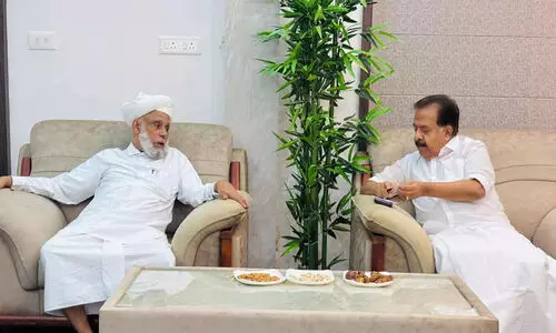 ജിഫ്രി മുത്തുക്കോയ തങ്ങളുമായി കൂടിക്കാഴ്ച നടത്തി രമേശ് ചെന്നിത്തല