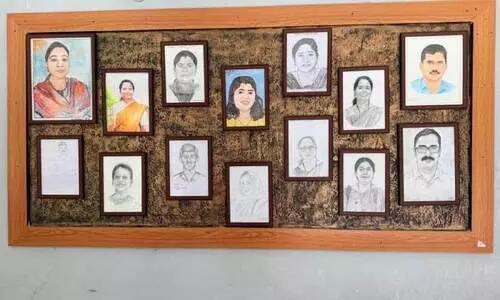 ഗുരുമാഹാത്മ്യം ചുവരിൽ തൂക്കി സബ്കലക്ടർ ഓഫിസ്