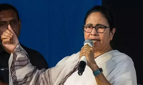 ജി.എസ്ടി.യെ പിന്തുണച്ചത് വളരെ വലിയ മണ്ടത്തര​മായി​പ്പോയെന്ന് മമതയുടെ കുറ്റസമ്മതം; കേന്ദ്രം ഫണ്ടുകൾ ബി.ജെ.പി ഭരിക്കുന്ന സംസ്ഥാനങ്ങളിലേക്ക് തിരിച്ചുവിടുന്നു