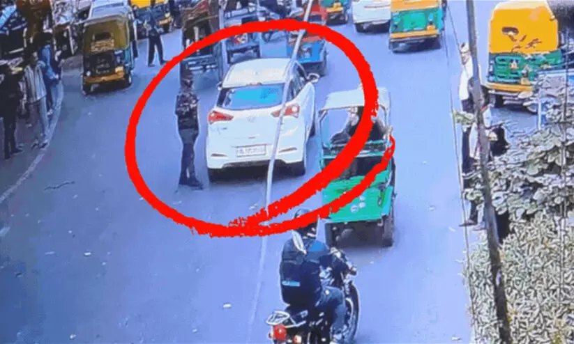 ഡൽഹി കാർ സ്ഫോടനം: ഐ20 കാർ മൂന്ന് മണിക്കൂറോളം ചെങ്കോട്ടക്ക് സമീപം കറങ്ങി; സി.സി.ടി.വി ദൃശ്യങ്ങൾ പുറത്ത്