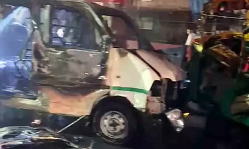 delhi police in search for car owner exploded near redfort