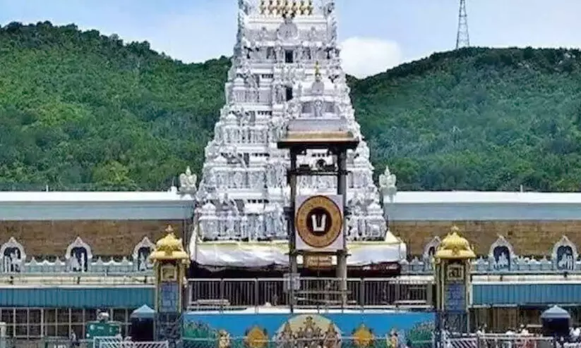 മാംസാഹാരം കഴിച്ചെന്നാരോപിച്ച് രണ്ട് ജീവനക്കാരെ പിരിച്ചുവിട്ട് തിരുമല തിരുപ്പതി ദേവസ്ഥാനം