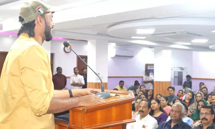 എഴുത്ത് ആത്മാവിനെ കണ്ടെത്താനുള്ള യാത്ര -നിസാർ ഇൽത്തുമിഷ് എഴുത്ത് ആത്മാവിനെ കണ്ടെത്താനുള്ള യാത്ര -നിസാർ ഇൽത്തുമിഷ്