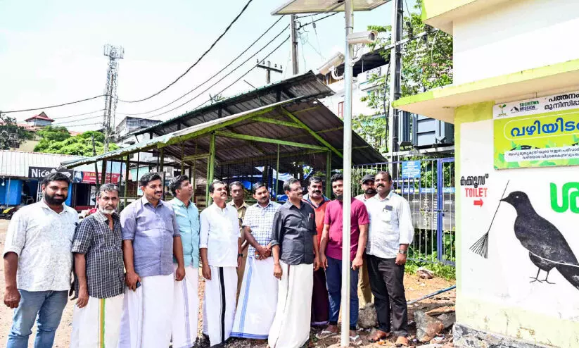 എല്ലാം കണ്ട് എ ഐ! മാലിന്യം വലിച്ചെറിഞ്ഞാൽ കുടുങ്ങും എല്ലാം കണ്ട് എ ഐ! മാലിന്യം വലിച്ചെറിഞ്ഞാൽ കുടുങ്ങും