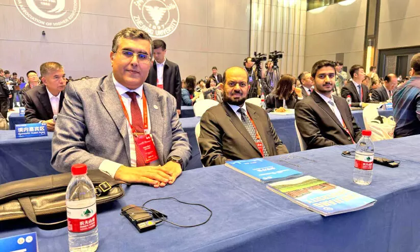 ചൈനയിൽ നടന്ന വേൾഡ് യൂനിവേഴ്സിറ്റി പ്രസിഡന്റ്സ് ഫോറത്തിൽ പങ്കെടുത്ത് എ.എസ്.യു ചൈനയിൽ നടന്ന വേൾഡ് യൂനിവേഴ്സിറ്റി പ്രസിഡന്റ്സ് ഫോറത്തിൽ പങ്കെടുത്ത് എ.എസ്.യു