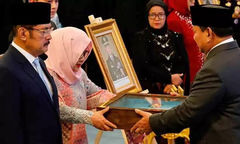 ചരിത്രത്തിലെ ഏറ്റവും ക്രൂരനും അഴിമതിക്കാരനുമായ ഭരണാധികാരി ജനറൽ സുഹാർത്തോയെ രാജ്യത്തിന്റെ ഹീറോ ആയി പ്രഖ്യാപിച്ച് ഇ​ന്റൊനേഷ്യ