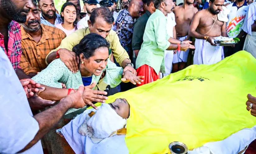 ഭോപാൽ അപകടം; കനോയിങ്​-കയാക്കിങ്​ ​​ദേശീയതാരങ്ങൾക്ക്​ യാത്രാമൊഴി    ഭോപാൽ അപകടം; കനോയിങ്​-കയാക്കിങ്​ ​​ദേശീയതാരങ്ങൾക്ക്​ യാത്രാമൊഴി