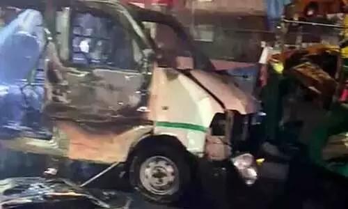delhi police in search for car owner exploded near redfort