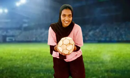 ഈ പാളയിൽ പന്തുമുരുളും