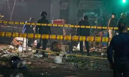 ​ഡൽഹി സ്ഫോടനം: അന്വേഷണം എൻ.ഐ.എക്ക്, ചാവേർ ആക്രമണ സാധ്യത തള്ളാതെ അധികൃതർ