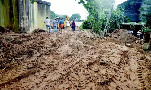 അർധരാത്രി ആർത്തലച്ചെത്തി; പ്രളയകാലം പോലെ തമ്മനം അർധരാത്രി ആർത്തലച്ചെത്തി; പ്രളയകാലം പോലെ തമ്മനം