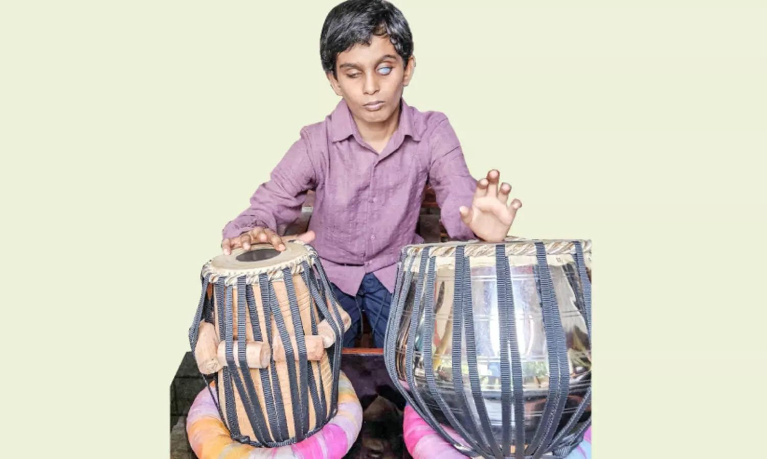 വിധിയേ, തളരില്ല ഞാൻ; കാഴ്ച പരിമിതിയെ മറികടന്ന് പഠനത്തിലും കലയിലും ഒരു പോലെ കഴിവ് തെളിയിച്ച് വൈഖാൻ