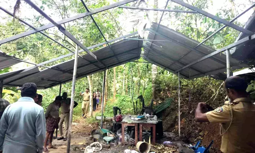 പടക്കനിർമാണ ഷെഡിൽ പൊട്ടിത്തെറി; നാല് വനിതകൾക്ക് പരിക്ക്