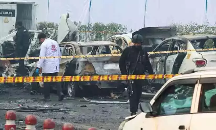 സഹായഹസ്തവുമായി റിക്ഷക്കാരും വഴിയോര കച്ചവടക്കാരും