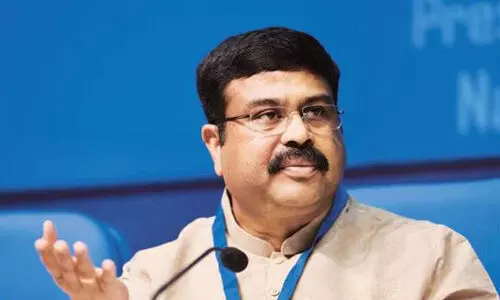 കേന്ദ്രവുമായുള്ള എതിർപ്പ് ഇനി പഴങ്കഥ; മന്ത്രി ധർമേ​​ന്ദ്ര പ്രധാൻ വിദ്യാഭ്യാസ വകുപ്പിന് ഇനി​ ‘മുഖ്യാതിഥി’