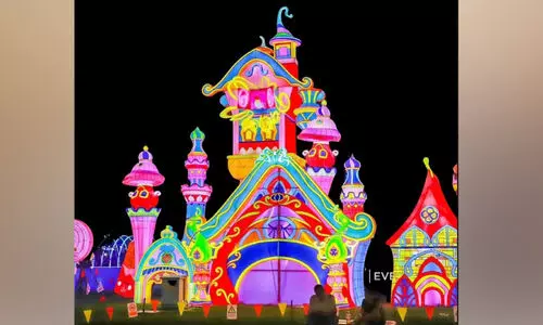 പ്ര​കാ​ശ​വി​സ്മ​യ​മാ​യി അ​ൽ ബി​ദ പാ​ർ​ക്കി​ൽ ലാ​ന്റേ​ൺ ഫെ​സ്റ്റി​വ​ൽ ഒ​രു​ങ്ങു​ന്നു