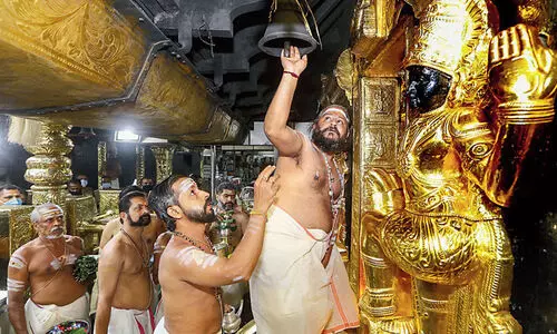 ശബരിമലയിലെ ക​​ട്ടി​​ള​​പ്പ​​ടി​​ക​​ൾ കൊ​​ണ്ടു​​പോ​​യ​​ത് താൻ വിരമിച്ചശേഷമെന്ന വാസുവിന്റെ വാദം പൊളിഞ്ഞു