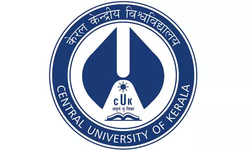 ദലിതനുണ്ടാക്കിയ ഭക്ഷണം വേണ്ട; പാചകക്കാരനെ പിരിച്ചുവിട്ടു, വി.സിക്കെതിരെ ഗുരുതര ആരോപണം ദലിതനുണ്ടാക്കിയ ഭക്ഷണം വേണ്ട; പാചകക്കാരനെ പിരിച്ചുവിട്ടു, വി.സിക്കെതിരെ ഗുരുതര ആരോപണം