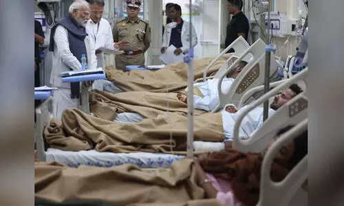 ഡൽഹി സ്ഫോടനം; പരിക്കേറ്റവരെ ആശുപത്രിയിൽ സന്ദർശിച്ച് നരേന്ദ്രമോദി