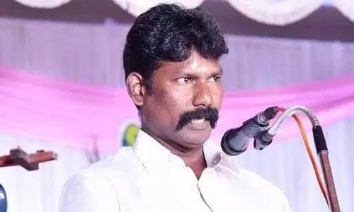 ഹിജാബ് വിലക്കിയ സ്കൂൾ പി.ടി.എ പ്രസിഡന്റ് എൻഡിഎ സ്ഥാനാർഥി; മത്സരിക്കുന്നത് കൊച്ചിയിൽ ഹിജാബ് വിലക്കിയ സ്കൂൾ പി.ടി.എ പ്രസിഡന്റ് എൻഡിഎ സ്ഥാനാർഥി; മത്സരിക്കുന്നത് കൊച്ചിയിൽ