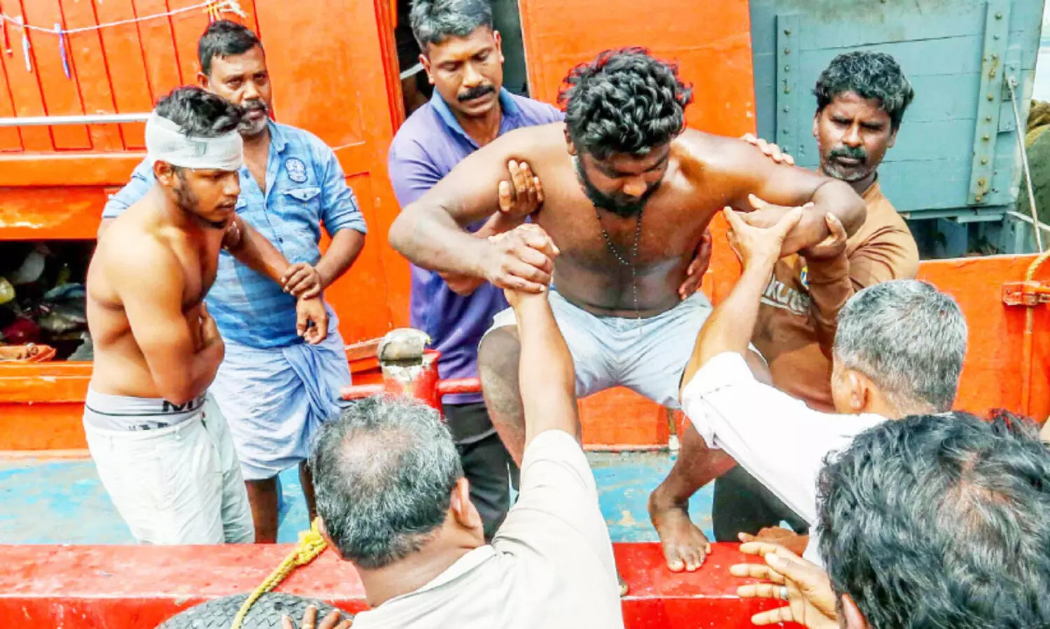 മത്സ്യബന്ധനത്തിനുപോയ ബോട്ടുകളെ തമിഴ്നാട് പരിധിയിൽ ആക്രമിച്ചതായി പരാതി