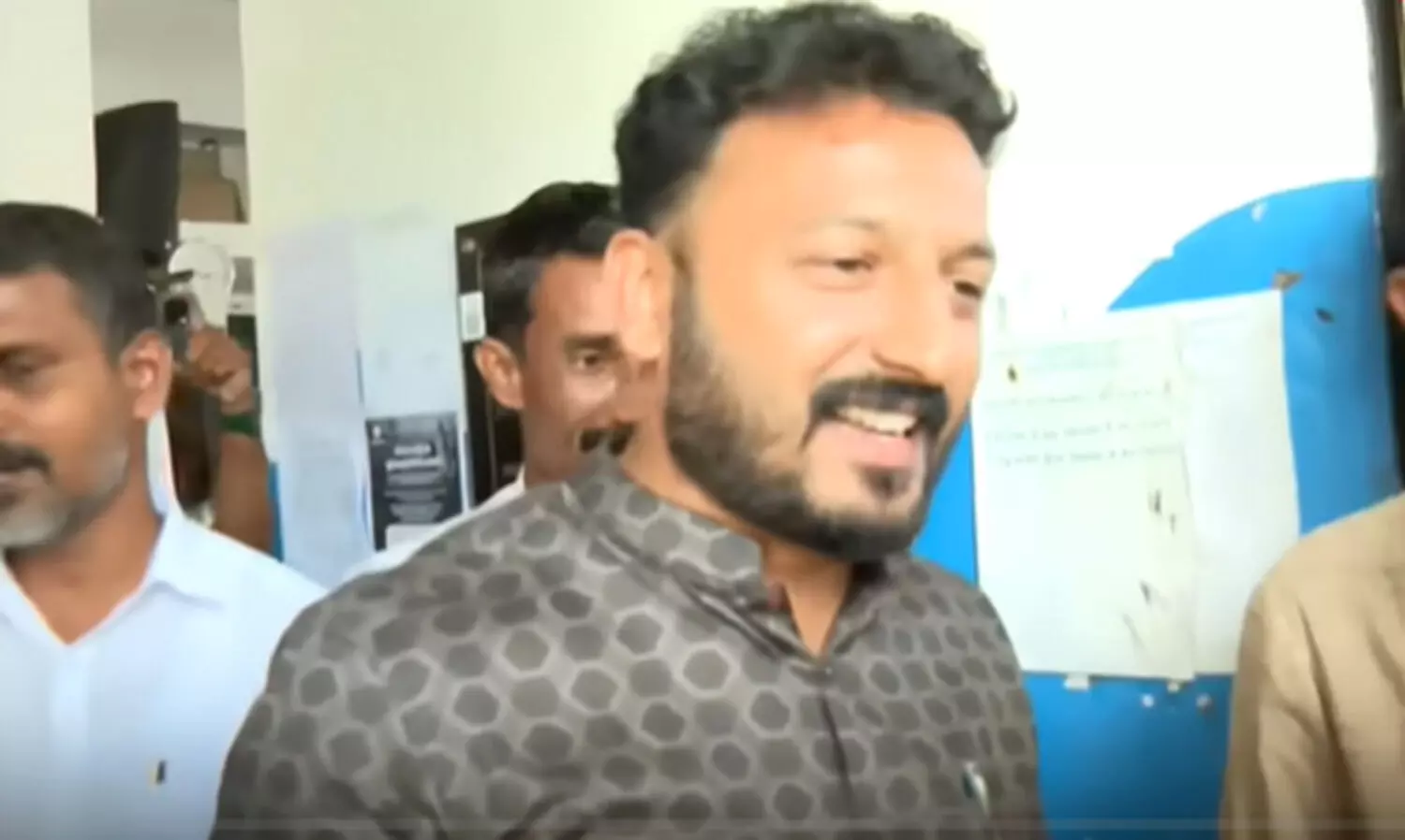 സസ്പെൻഷനിലായിക്കഴിഞ്ഞാൽ ഞാൻ വേറെ പാർട്ടിയാണോ?; പാലക്കാട് കോൺഗ്രസ് യോഗത്തിൽ പങ്കെടുത്ത് രാഹുൽ മാങ്കൂട്ടത്തിൽ