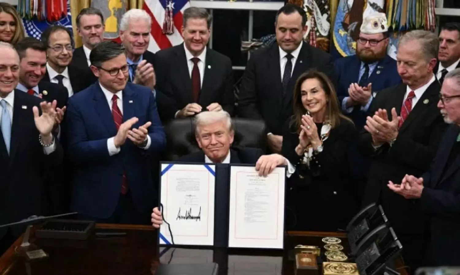 ചെ​ല​വ് ബി​ൽ പാ​സാ​യി; യു.​എ​സി​ൽ സ​ർ​ക്കാ​ർ അ​ട​ച്ചു​പൂ​ട്ട​ലി​ന് വി​രാ​മം