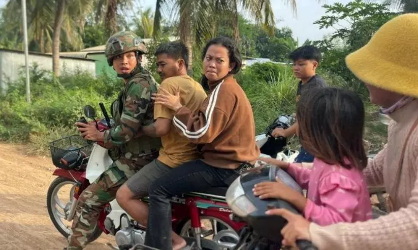 അതിർത്തിയിൽ വെടിവെപ്പ്: ജനങ്ങളെ മാറ്റിപാർപ്പിച്ച് കംബോഡിയ അതിർത്തിയിൽ വെടിവെപ്പ്: ജനങ്ങളെ മാറ്റിപാർപ്പിച്ച് കംബോഡിയ