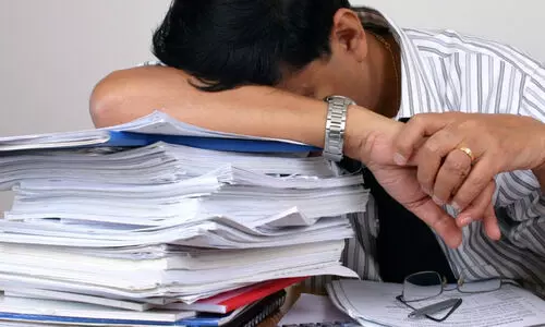 എസ്.ഐ.ആർ മുഖ്യം; ജോലി ഭാരത്തിൽ വീർപ്പുമുട്ടി തെരഞ്ഞെടുപ്പ് ഉദ്യോഗസ്ഥർ