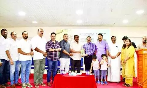 ട്രാ​വ​ൽ ഫീ​ൽ​സ് ആ​ൻ​ഡ് ഫീ​ഡ്സ് പ്ര​കാ​ശ​നം ചെ​യ്തു