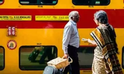 ​ട്രെയിനിൽ ലോവർ  ബെർത്ത് ലഭിക്കാൻ എന്തുചെയ്യണം? ​കുറുക്കുവഴികൾ പങ്കുവെച്ച് ടി.ടി.ഇ VIDEO