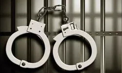 കഞ്ചാവ് വിൽപന: രണ്ടുപേർ പിടിയിൽ കഞ്ചാവ് വിൽപന: രണ്ടുപേർ പിടിയിൽ