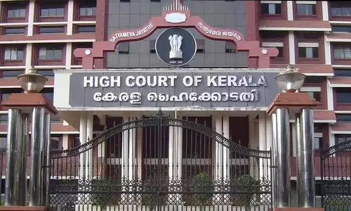 സ്ഥിരപ്പെടുത്തലിൽ ഇടപെടാതെ ഹൈകോടതി; ഒ​റ്റ​ത്ത​വ​ണ​ത്തേ​ക്ക്​   മാ​ത്ര​മാ​ണി​തെ​ന്നും കീ​ഴ്വ​ഴ​ക്ക​മാ​യി കാ​ണ​രു​തെ​ന്നും കോടതി