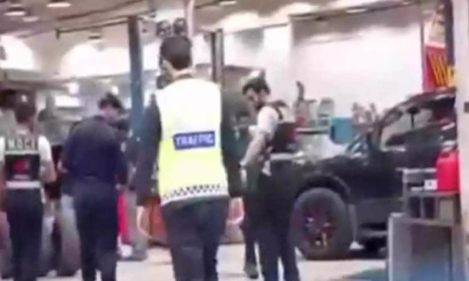 ഷു​വൈ​ഖ് ഇ​ൻ​ഡ​സ്ട്രി​യ​ൽ ഏ​രി​യ​യി​ൽ വ​ർ​ക്ക്‌​ഷോ​പ്പു​ക​ളി​ൽ പ​രി​ശോ​ധ​ന