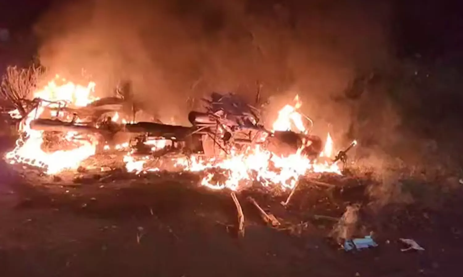 Bagalkot,Sugarcane strike,Violence,Tractors burnt,Protest, കർണാടക, ബഗൽകോട്ട്, ട്രാക്ടർ, കരിമ്പ് സമരം