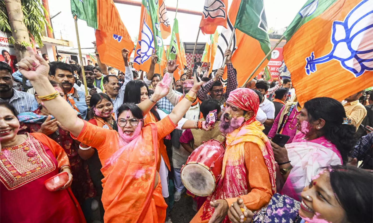 എ​ൻ.​ഡി.​എ​ക്ക് നാ​ലി​ൽ മൂ​ന്ന് ഭൂ​രി​പ​ക്ഷം, തേ​ജ​സ്വി​യു​ടെ​ സ്വ​പ്നം പൊ​ലി​ഞ്ഞു; കോൺഗ്രസിന് ആറു സീറ്റ് മാത്രം,  ഇ​ട​തു​ക​ക്ഷി​ക​ൾ​ക്കും പ്ര​ഹ​രം