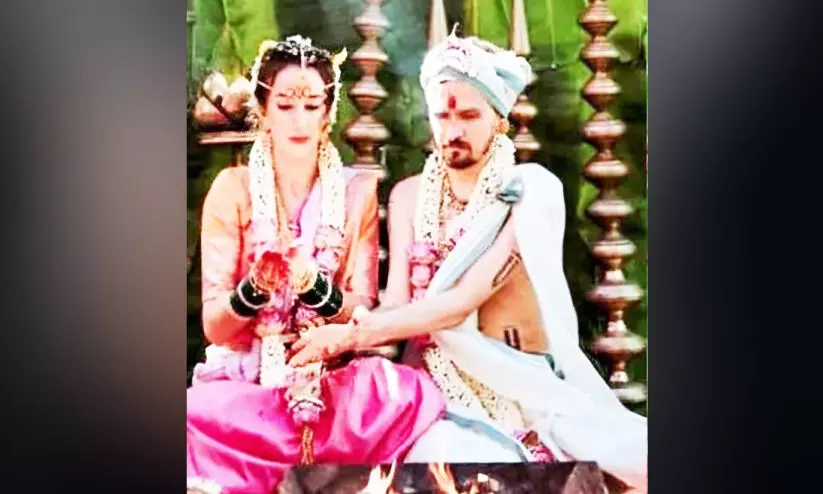 ഫ്രഞ്ച് യുവാവും റഷ്യൻ യുവതിയും കൊല്ലൂരിൽ വിവാഹിതരായി ഫ്രഞ്ച് യുവാവും റഷ്യൻ യുവതിയും കൊല്ലൂരിൽ വിവാഹിതരായി