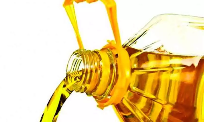 നോപ്പാളിൽ നിന്ന് ഇന്ത്യയിലേക്ക് വിലകുറഞ്ഞ സോയാബീൻ എണ്ണ എത്തുന്നു; ലിറ്ററിന് 15 രൂപ കുറവ്, മാസം എത്തുന്നത് 65,000 ടൺ നോപ്പാളിൽ നിന്ന് ഇന്ത്യയിലേക്ക് വിലകുറഞ്ഞ സോയാബീൻ എണ്ണ എത്തുന്നു; ലിറ്ററിന് 15 രൂപ കുറവ്, മാസം എത്തുന്നത് 65,000 ടൺ