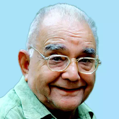 നീ​ല​ക​ണ്ഠ​ൻ ന​മ്പൂ​തി​രി