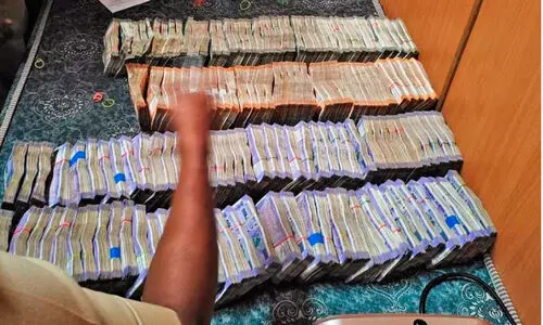 രേഖകളില്ലാതെ കടത്തിയ 36 ലക്ഷം പിടികൂടി