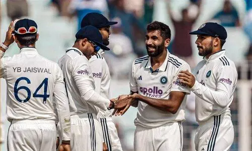 ഓപണർമാരെ മടക്കി ബുംറ, സ്പിൻ കെണിയിൽ വീണ് ക്യാപ്റ്റൻ ബവുമ; പ്രോട്ടീസ് പതറുന്നു