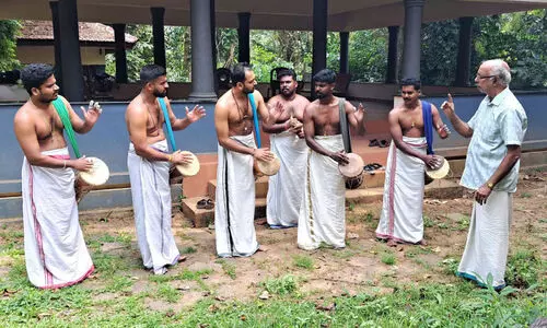 കലാമണ്ഡലം കൂത്തമ്പലത്തിൽ വിവിധ താളങ്ങളിലെ തിമില ഇടച്ചിൽ നാളെ