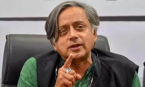 ബി.ജെ.പിയെ പ്രതിരോധിക്കുന്നതിനിടയിൽ കോൺഗ്രസ് കൂടുതൽ ഇടത് സ്വഭാവമുള്ള പാർട്ടിയായി മാറി -ശശി തരൂർ