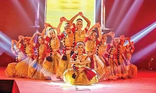 സം​ഗീ​ത നൃ​ത്ത ദൃ​ശ്യ​വി​രു​ന്ന് ഒ​രു​ക്കി ‘സാ​ര​ഥീ​യം’