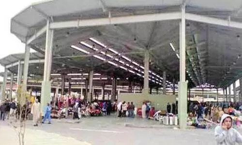 ഫ്രൈ​ഡേ മാ​ർ​ക്ക​റ്റി​ലെ   സ്റ്റാ​ളു​ക​ൾ​ക്കാ​യി അ​പേ​ക്ഷി​ക്കാം