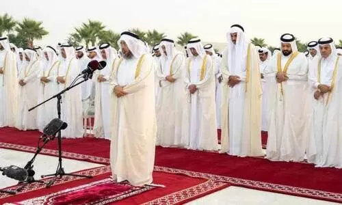 മ​ഴ​ക്കു​വേ​ണ്ടി​യു​ള്ള പ്രാ​ർ​ഥ​ന; ലു​സൈ​ൽ മൈ​താ​നി​യി​ൽ അ​മീ​ർ പ​​ങ്കെ​ടു​ത്തു