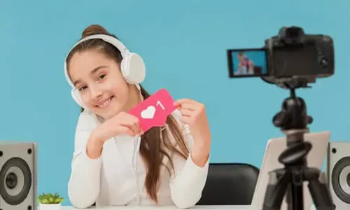 പുതിയ ‘കിഡ്‌ഫ്ലൂവൻസർ’ ബൂം: കുഞ്ഞുങ്ങളെ ഓൺലൈൻ താരങ്ങളാക്കുന്ന അമ്മമാർ അറിയാൻ