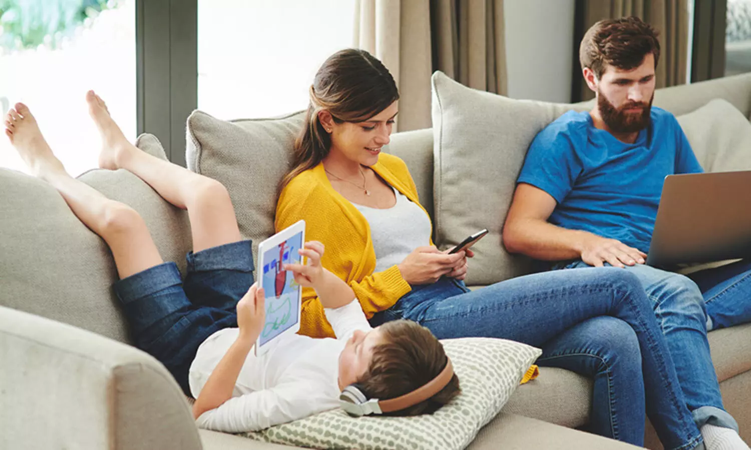 അമിത സ്ക്രീൻ ഉപയോഗം ബാധിക്കുന്നത് കണ്ണുകളെ മാത്രമല്ല...